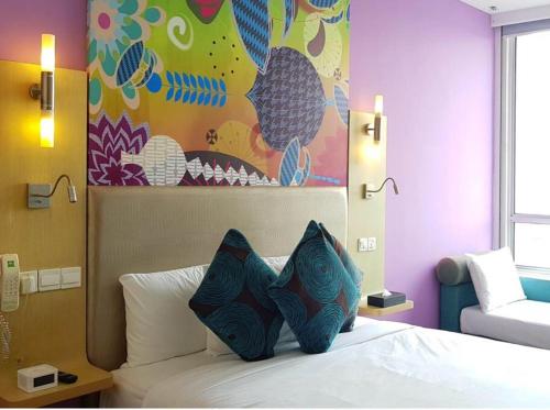 room detail thumbnail 1