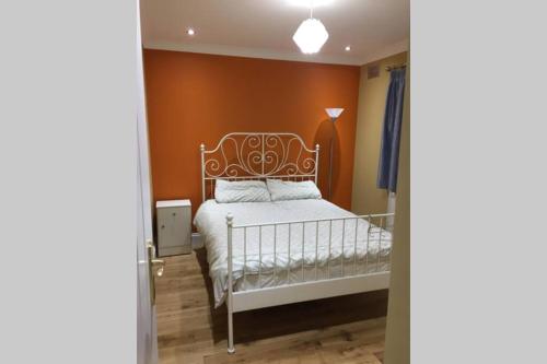 Staines Apartment - Near Heathrow Airport