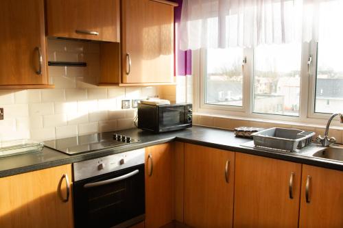 Konyha, Carvetii - Derwent House - Spacious 2nd floor flat in Grangemouth