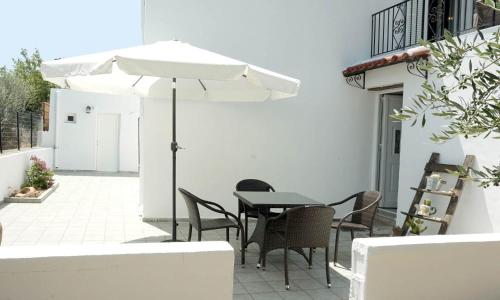  The White House of Festos in Kamilari