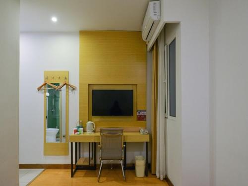 GreenTree Inn Dalian North Railway Station Express Hotel photo