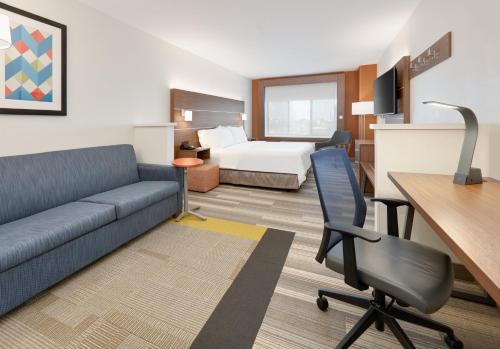 ฮอลิเดย์ อินน์ เอ็กซ์เพรส แอนด์ สวีทส์ มิทเชลล์ บาย ไอเอชจี (Holiday Inn Express & Suites Mitchell By IHG) in มิตเซลล์ (SD)