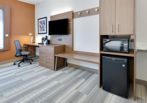 Holiday Inn Express & Suites Mitchell an IHG Hotel - image 5