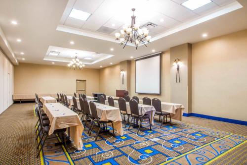 Photo - Holiday Inn Express & Suites - Albany Airport - Wolf Road, an IHG Hotel