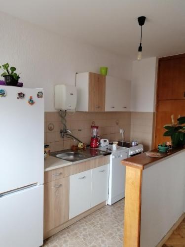 ห้องครัว, Apartman KIKA in ซอมบอร์