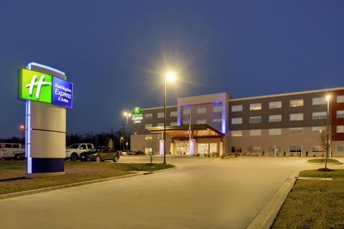 Holiday Inn Express & Suites - Mount Vernon