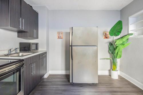 Philly Coed Dorm!! 15 Min Train to Center City!! in Reading