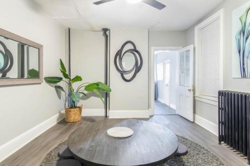 Philly Coed Dorm!! 15 Min Train to Center City!! in Reading