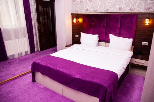 Mildom Hotel Room Type - Quadruple Room with Private Bathroom