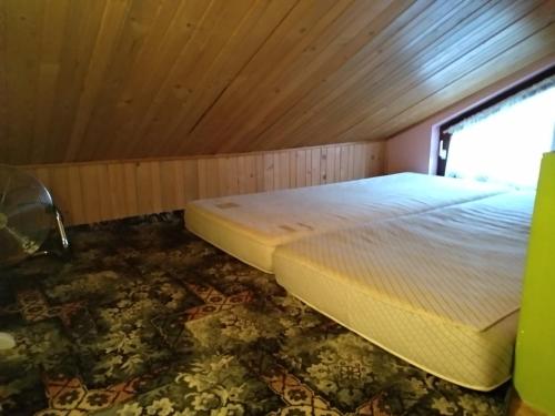 2 double beds, 5 twin beds