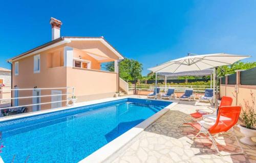  Sumber Villa Sleeps 7 Pool Air Con WiFi, Pension in Šumber