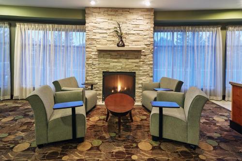 Holiday Inn Express & Suites Madison-Verona, an IHG Hotel