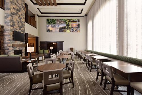 스테이브리지 스위트 위스콘신 델스 - 레이크 델튼 바이 IHG - 식음료(F&B)