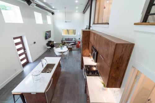 East Downtown Modern Luxury Retreat