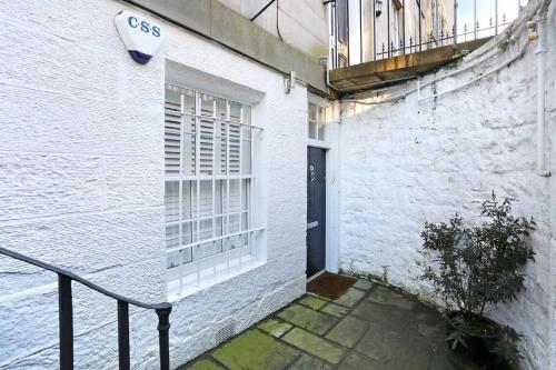 Vibrant Home near Calton Hill - image 14