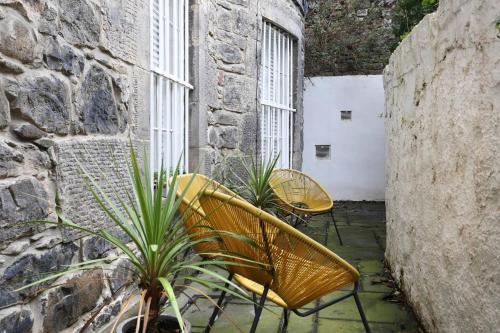 Vibrant Home near Calton Hill - image 8
