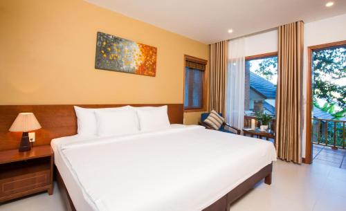 1 king bed, 2 twin beds