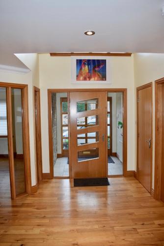 Entrance, Kelpies Serviced Apartments Kavanagh- 5 Bedrooms in Bathgate