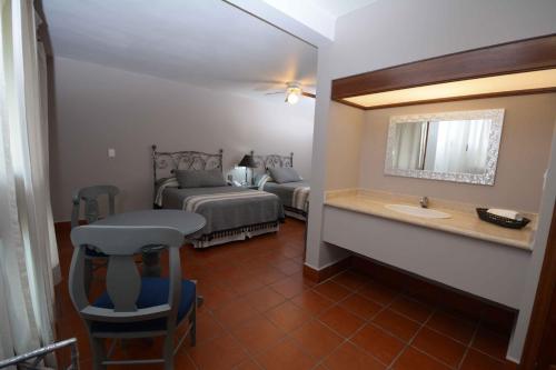 Hotel Hacienda - image 5