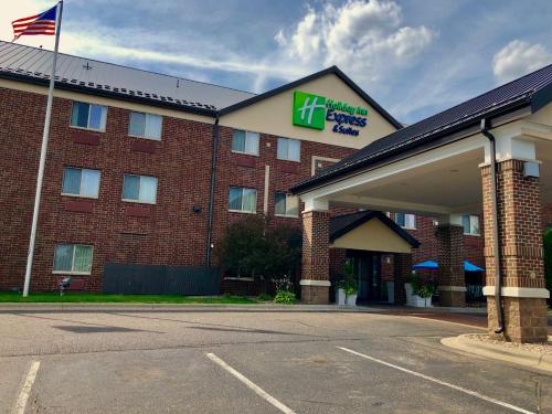 Holiday Inn Express Hotel & Suites St. Paul - Woodbury, an IHG Hotel