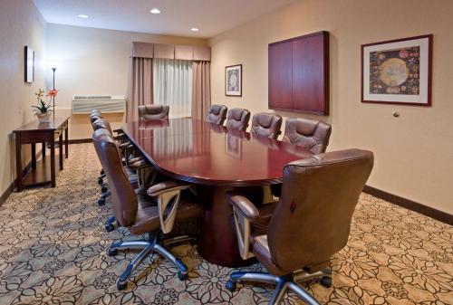 Holiday Inn Express Hotel & Suites St. Paul - Woodbury, an IHG Hotel