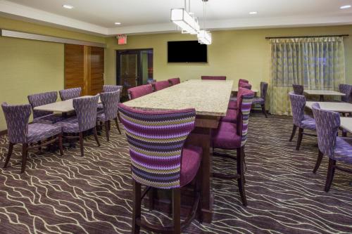 Holiday Inn Express Hotel & Suites St. Paul - Woodbury, an IHG Hotel