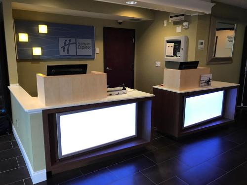 Holiday Inn Express Hotel & Suites St. Paul - Woodbury, an IHG Hotel