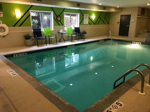 Holiday Inn Express Hotel & Suites St. Paul - Woodbury, an IHG Hotel