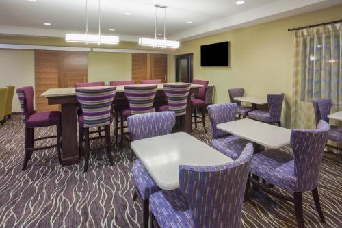 Holiday Inn Express Hotel & Suites St. Paul - Woodbury, an IHG Hotel