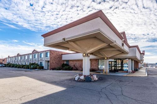 Quality Inn & Suites - Hotel - Albert Lea