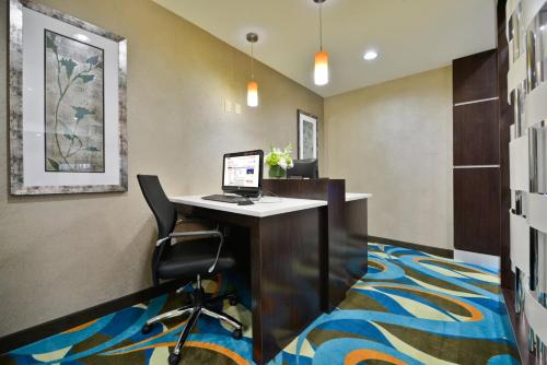 Holiday Inn Express & Suites Forrest City, an IHG Hotel