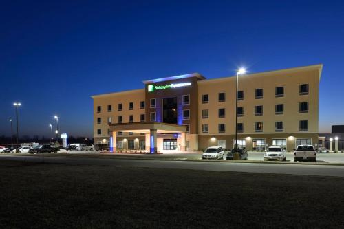 Holiday Inn Express & Suites Forrest City, an IHG Hotel