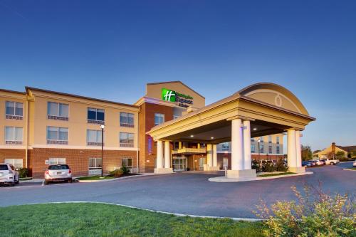 Holiday Inn Express & Suites Lancaster East - Strasburg, an IHG Hotel