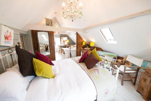 Book the Deluxe Suite Deluxe Suite