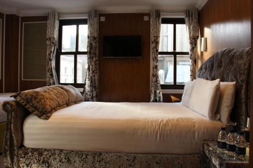 Cheshire Hotel Oxford Circus - image 5