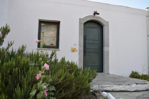 2 bedrooms, 3 beds