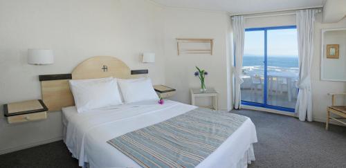 One-Bedroom Apartment with Sea View