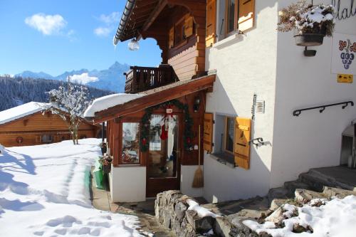  Chalet Le Slalom in Arveyes