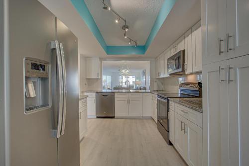 Absolute Anna Maria-Private Beach Access-Heated Pool-Water Views From Every Room - 주방