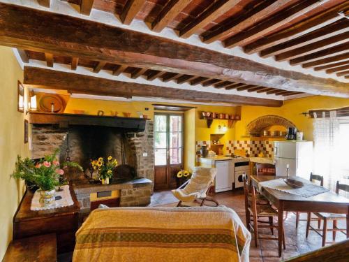 Exclusive Villa in Cortona with Private Swimming Pool - image 6