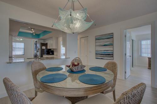 Absolute Anna Maria-Private Beach Access-Heated Pool-Water Views From Every Room - 주방