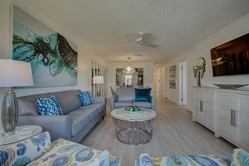 Absolute Anna Maria-Private Beach Access-Heated Pool-Water Views From Every Room