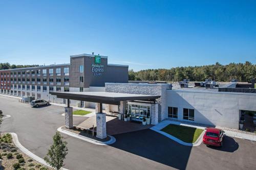 Holiday Inn Express & Suites Ludington