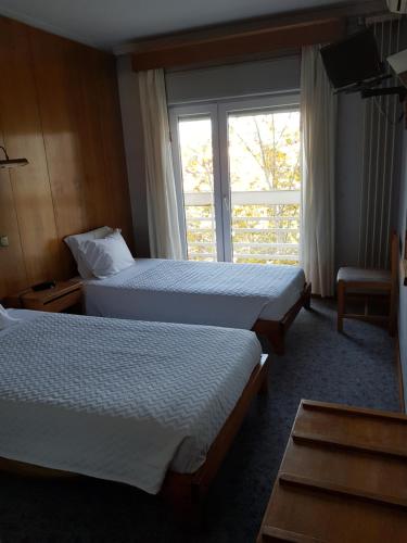 2 twin beds