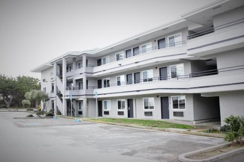 Country Inn & Suites by Radisson, Monterey Beachfront-Marina, CA image 7