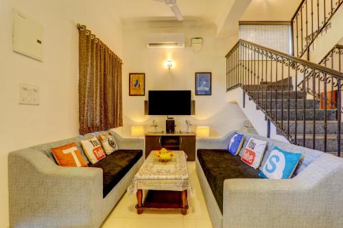 JAQK Holidays - 9BHK Villa for Big Groups, Private Pool-WiFi-Cartaker-Parking, North Goa