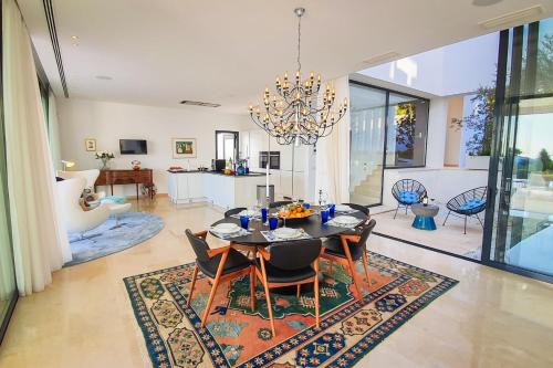 Infinity - Contemporary designed luxury villa in Benalmadena