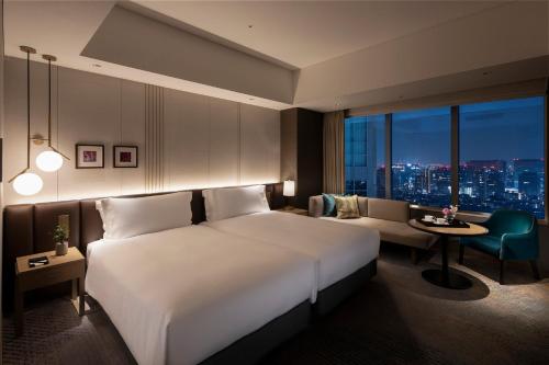 Classic Twin Room with Urban View