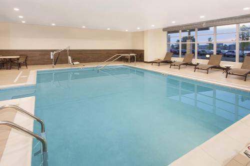 Holiday Inn Express & Suites Sandusky an IHG Hotel - image 5