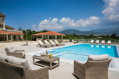  Spartia Villa Sleeps 18 with Pool Air Con and WiFi in Sparta